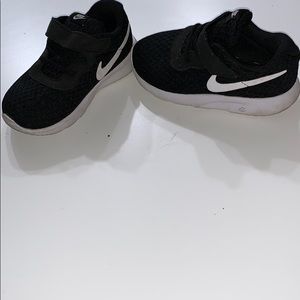 toddler unisex NIKE running shoe